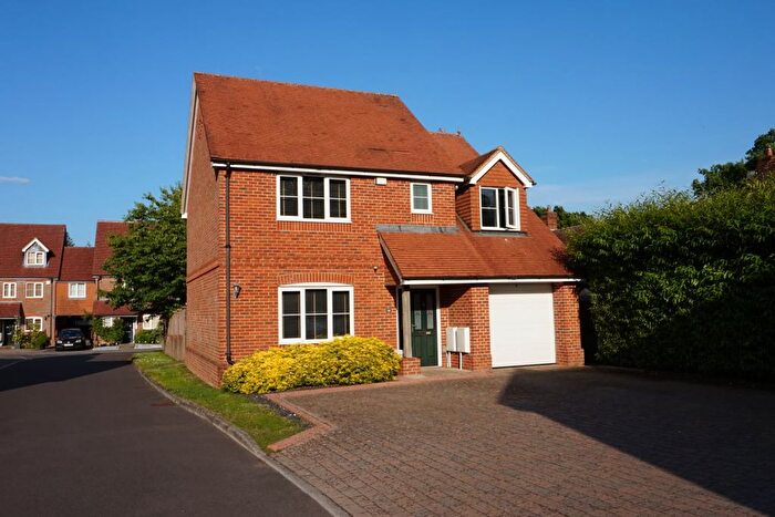 4 Bedroom Detached House For Sale In Thornybush Gardens, Medstead, GU34