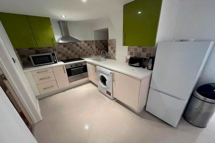 1 Bedroom Flat To Rent In Edmondstown Road, Tonypandy, CF40