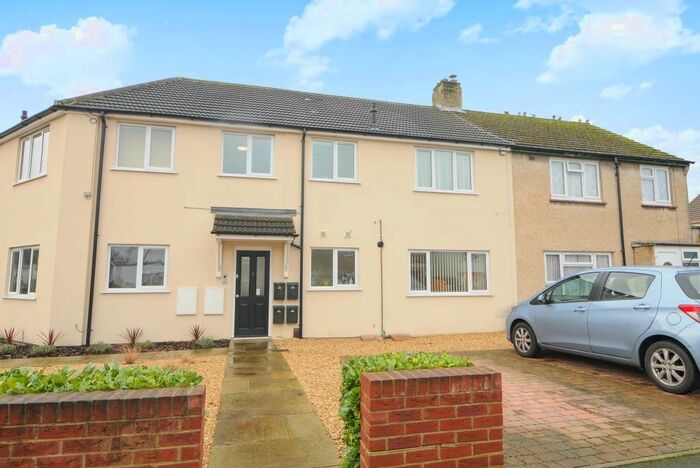 2 Bedroom Flat To Rent In Cavendish Drive, Marston, OX3