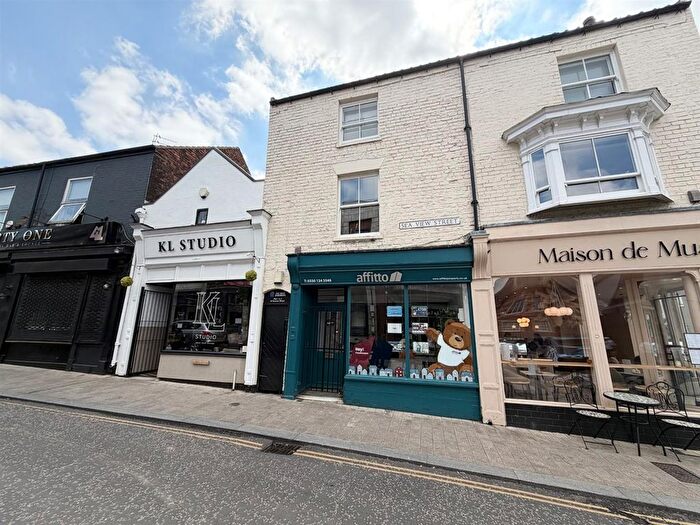 2 Bedroom Flat To Rent In Sea View Street, Cleethorpes, DN35