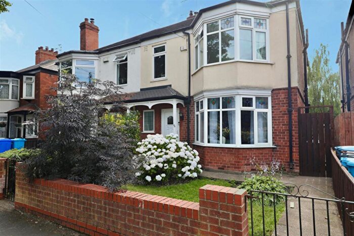 4 Bedroom Semi-Detached House For Sale In Hall Road, Hull, HU6