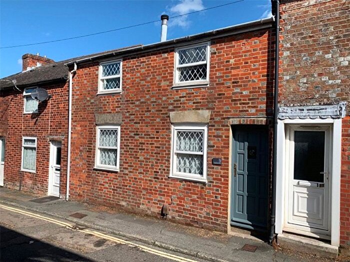 3 Bedroom Terraced House For Sale In Clarendon Street, Newport, PO30