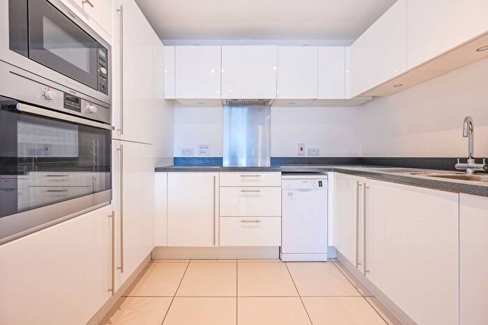 2 Bedroom Flat For Sale In Graciosa Court, Harford Street, Stepney, London, E1