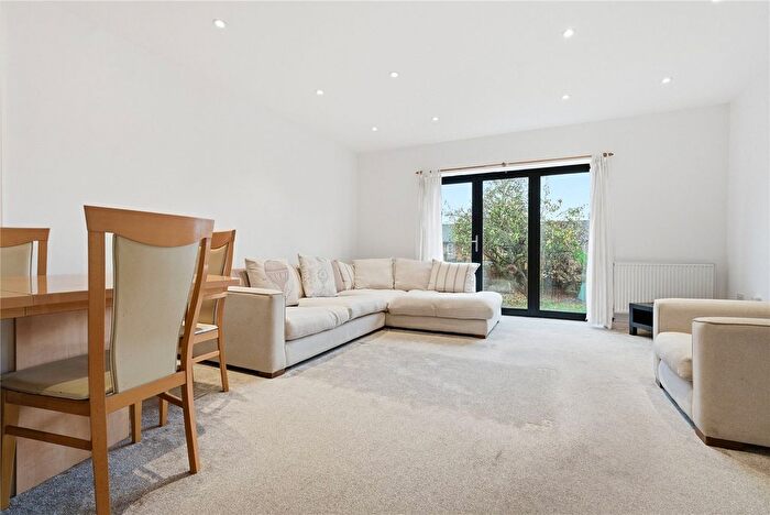 3 Bedroom Semi Detached House To Rent In Beclands Road, SW17