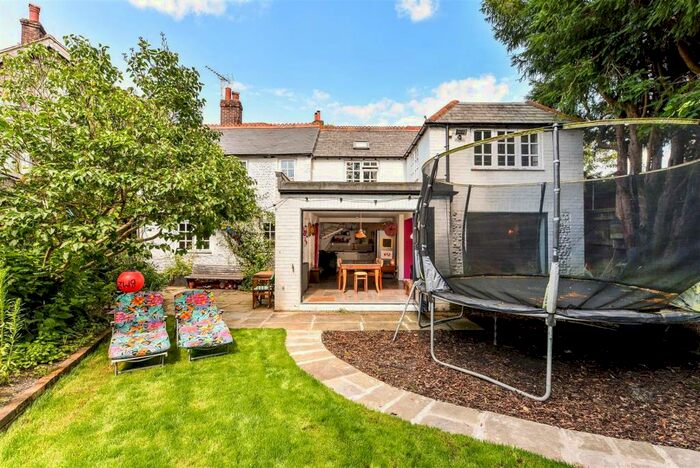 3 Bedroom Detached House To Rent In Surrey Street, Arundel, BN18