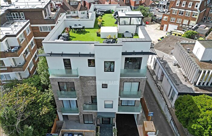 3 Bedroom Flat For Sale In Temple Fortune Lane, Hampstead Garden Suburb, NW11