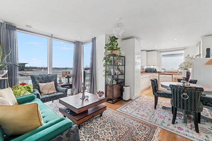 2 Bedroom Flat For Sale In Jantzen House, Ealing Road, TW8