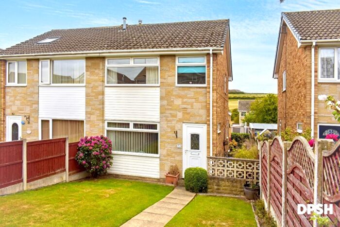 3 Bedroom Semi-Detached House For Sale In Topcliffe Mews, Morley, Leeds, LS27