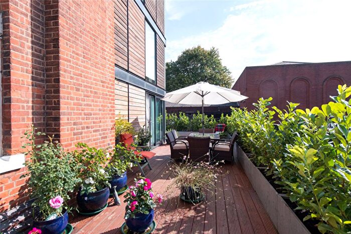2 Bedroom Flat For Sale In Bazalgette Court, Great West Road, W6