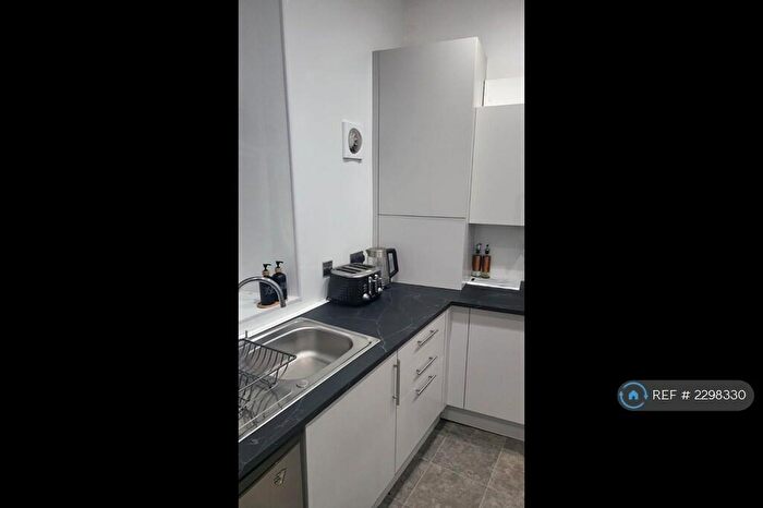 1 Bedroom Flat To Rent In High Street, Dumbarton, G82