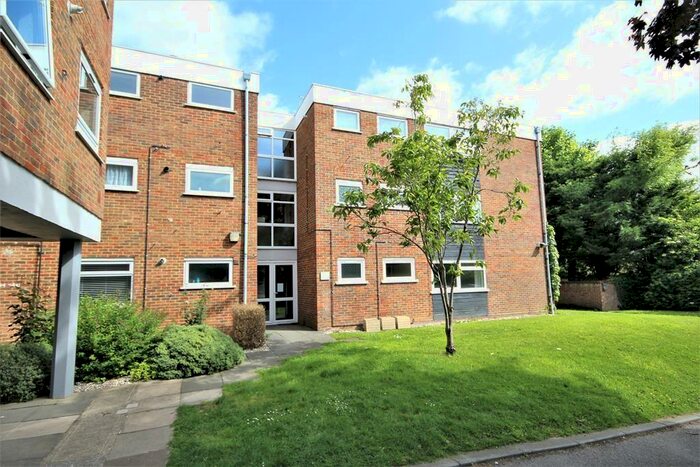 1 Bedroom Flat To Rent In Hutton Road, Shenfield, CM15