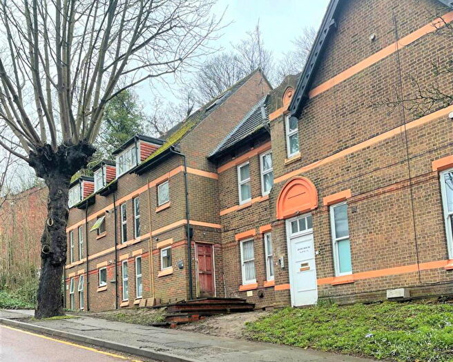 1 Bedroom Flat To Rent In Crescent Rise, Luton, LU2