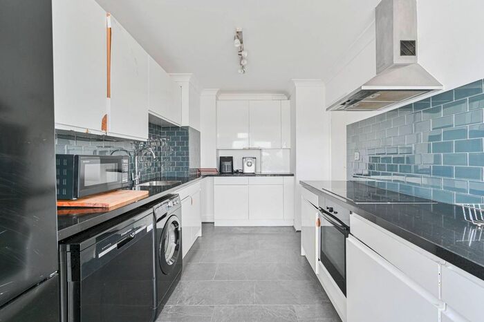 2 Bedroom Flat To Rent In Pinter House, Clapham, London, SW9