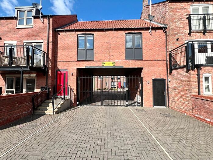 2 Bedroom Flat To Rent In Scotts Court, Hull, East Riding Of Yorkshi, HU1