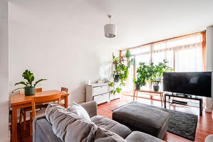 2 Bedroom Flat For Sale In Lansdowne Drive, E8