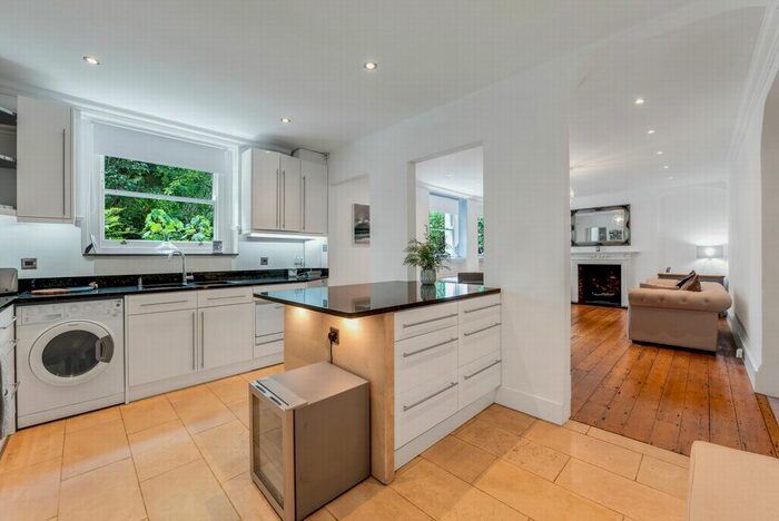 3 Bedroom Flat To Rent In Kidbrooke Grove, Blackheath, SE3