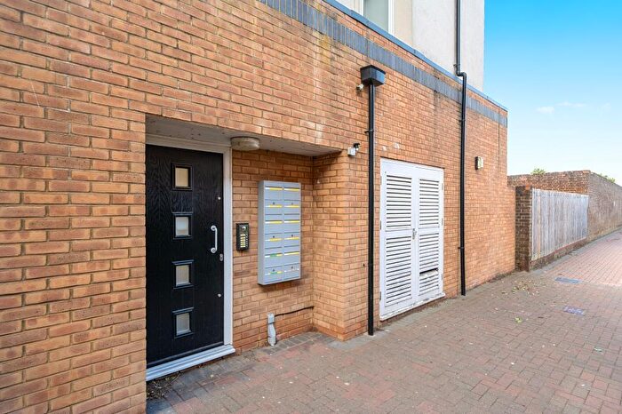 1 Bedroom Flat For Sale In Jansel Square, Aylesbury, HP21