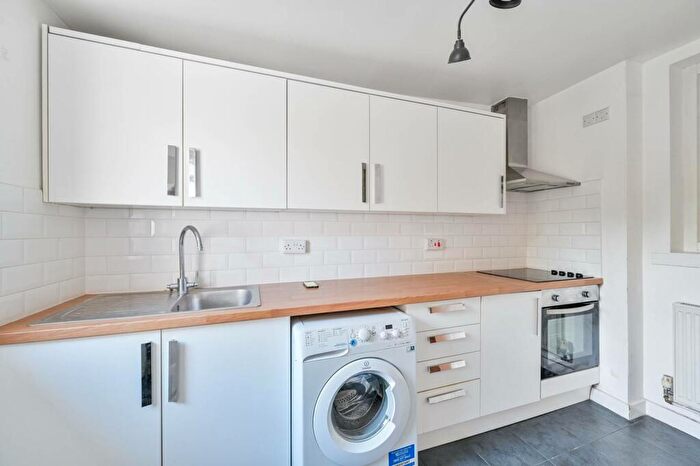 1 Bedroom Flat To Rent In Amersham Road, New Cross, London, SE14