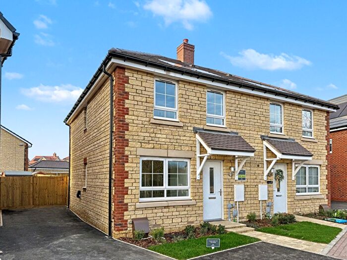 3 Bedroom Semi-Detached House For Sale In Wallis Gardens, Stanford In The Vale, SN7