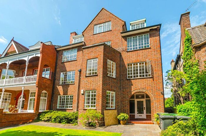 3 Bedroom Flat For Sale In Queens Avenue, Muswell Hill, London, N10