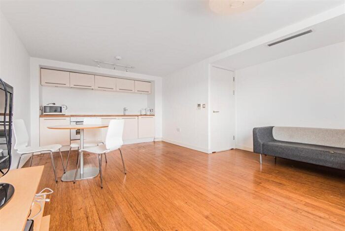 1 Bedroom Apartment To Rent In Greenhouse, Leeds, LS11