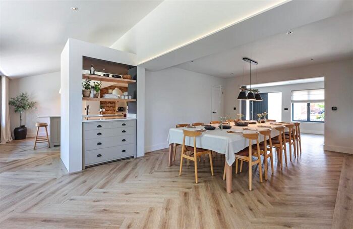 4 Bedroom Detached House For Sale In The Peak, Rowland's Castle, PO9