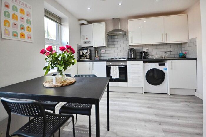 3 Bedroom Flat To Rent In William Street, Reading, RG1