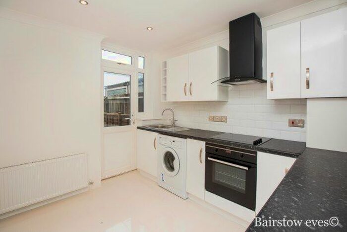 1 Bedroom Flat To Rent In The Drive, Ilford IG1