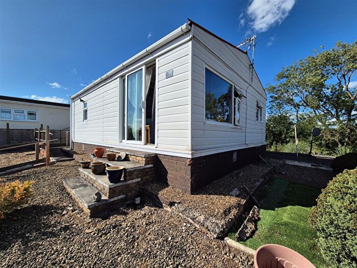2 Bedroom Mobile/park Home For Sale In Mill Farm Park, Bulkington, Bedworth, CV12