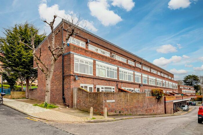 3 Bedroom Flat To Rent In Blincoe Close, London, SW19