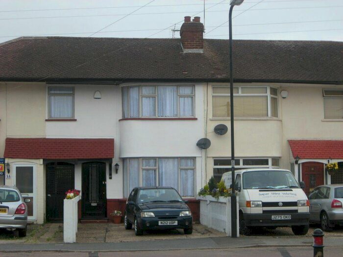 3 Bedroom House To Rent In Oakfield Avenue, Slough, SL1
