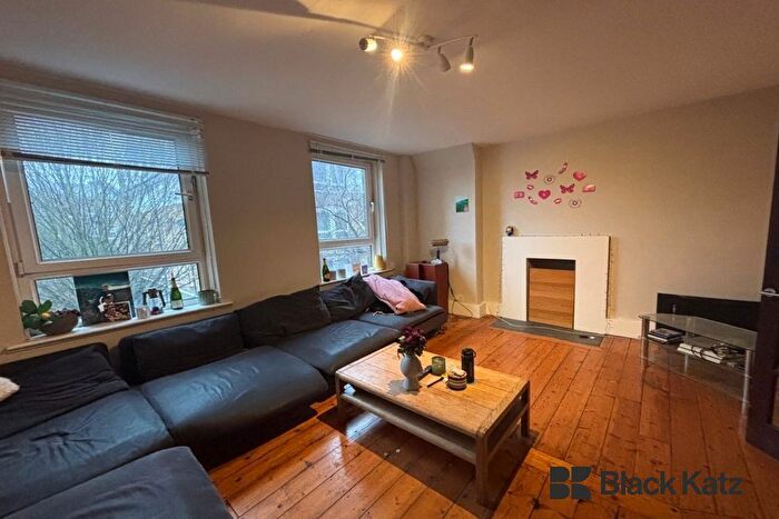 3 Bedroom Flat To Rent In Renton Close, Brixton, SW2