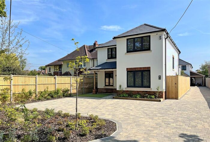 3 Bedroom Detached House To Rent In Chewton Way, Highcliffe, Christchurch, BH23