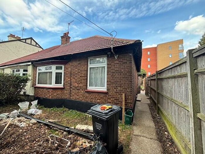 2 Bedroom Bungalow To Rent In Tennyson Drive, Basildon, Essex, SS13