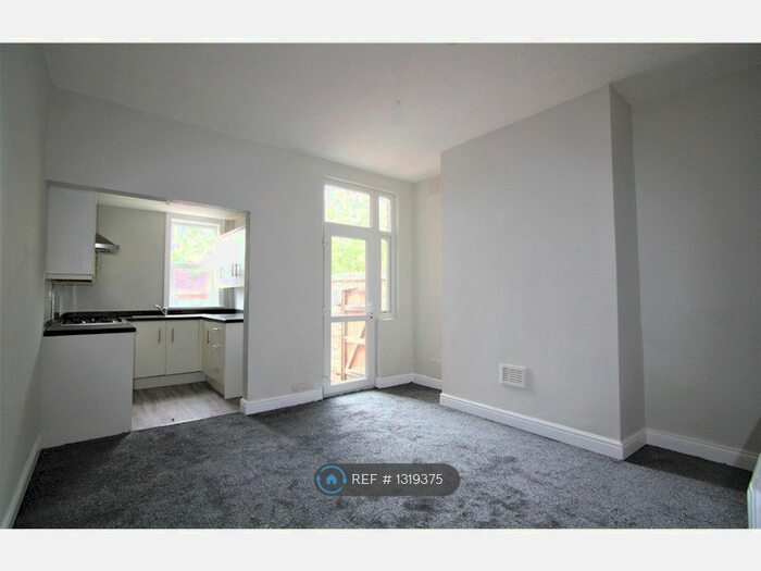 2 Bedroom Terraced House To Rent In Mayfield Grove, Manchester, M18