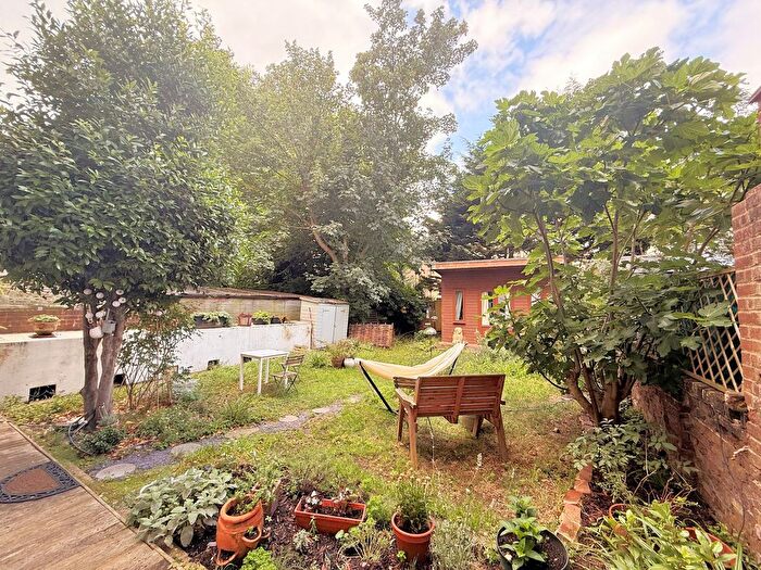 1 Bedroom Flat For Sale In Tisbury Road, Hove, BN3