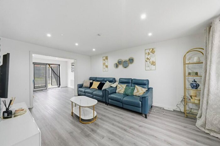 4 Bedroom House To Rent In Owens Road, Coventry, West Midlands, CV6