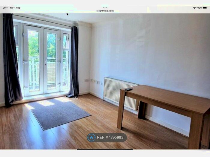 2 Bedroom Flat To Rent In Roberts Place, Dagenham, RM10