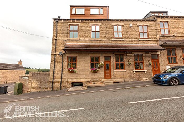 4 Bedroom End Of Terrace House For Sale In Bank Street, Mirfield, West Yorkshire, WF14