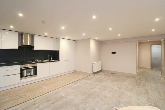 4 Bedroom Semi-Detached House To Rent In Lansbury Avenue, Chadwell Heath, Romford RM6