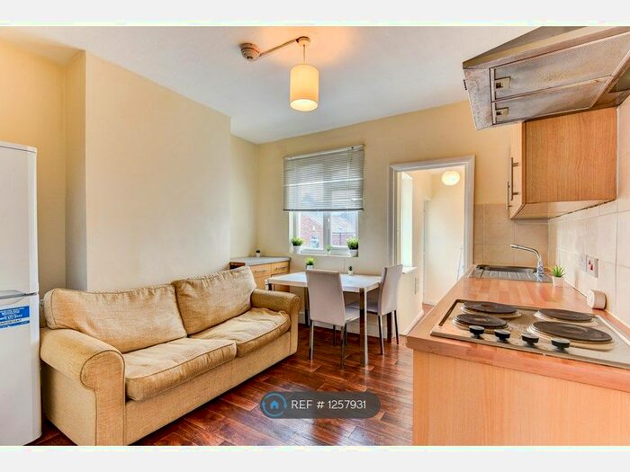 3 Bedroom Maisonette To Rent In Totland Road, Brighton BN2