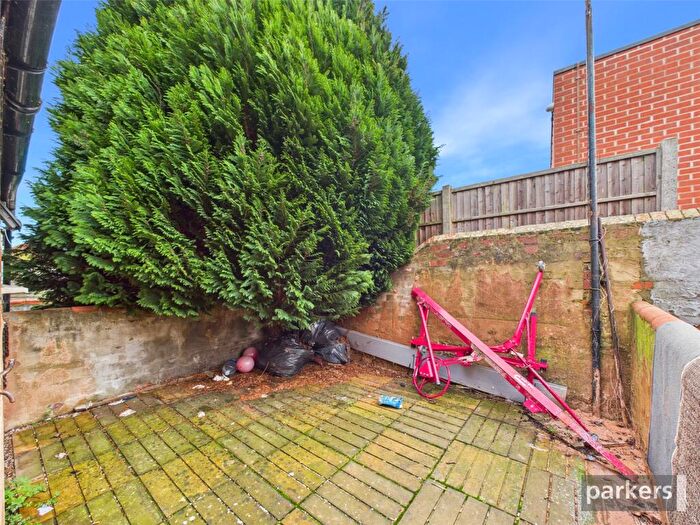 3 Bedroom Terraced House For Sale In Orts Road, Reading, Berkshire, RG1