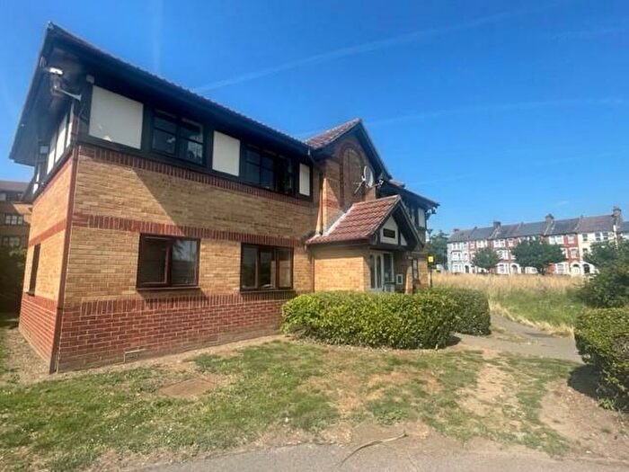 2 Bedroom Flat To Rent In Somerset Halls, Creighton Road, London, N17