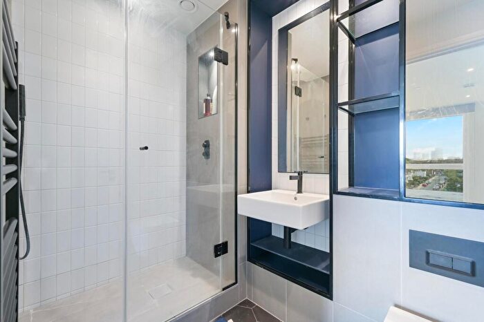 Apartment To Rent In Fairbank House, Beaufort Square, London, NW9