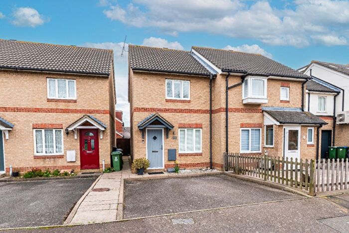 2 Bedroom Semi Detached House For Sale In Lawrence Road, Erith, Kent, DA8