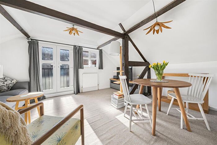 1 Bedroom Mews For Sale In High Street, Watlington, OX49