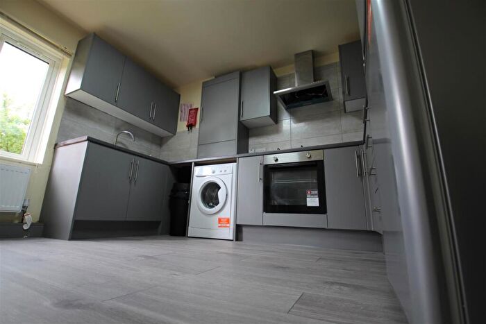 3 Bedroom Apartment To Rent In Orchard Lodge, Hyde Park, Leeds, LS6