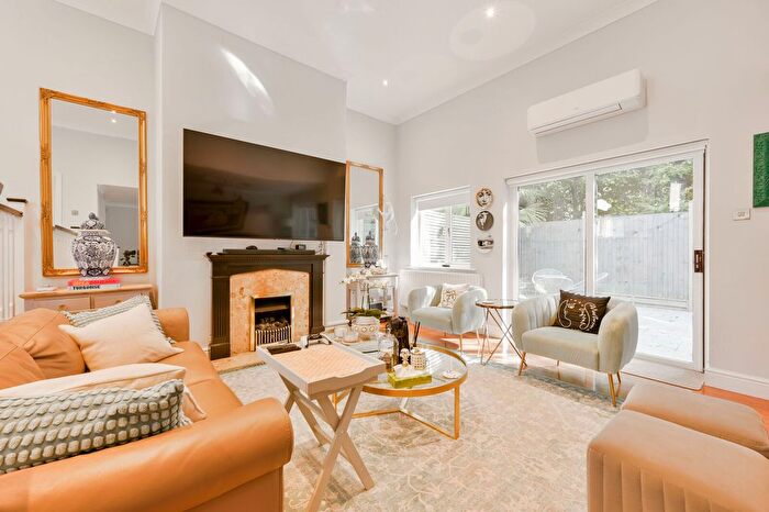 3 Bedroom Property For Sale In Garth Mews, Ealing, London, W5