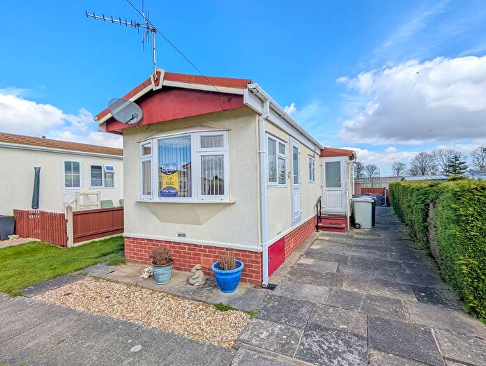 1 Bedroom Mobile/park Home For Sale In South Avenue, Whitehaven Park, Ingoldmells, PE25