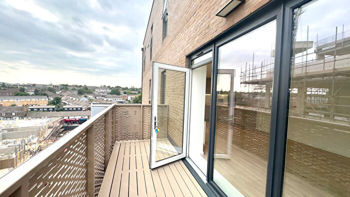 2 Bedroom Flat To Rent In Truman Way, Dartford, DA1
